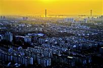 夕阳余辉耀润州