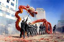 《闹春》