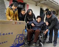 《党送来礼物》