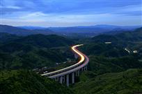 《崇山峻岭飞龙来》