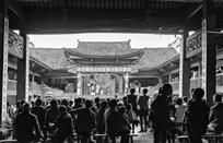 乡村母亲节—男人做饭女人看戏