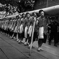 《扛龙柱》