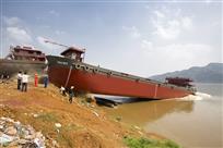 新船下水