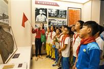观看《革命理想高于天》中国工农红军标语