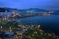 细雨潜入小城夜