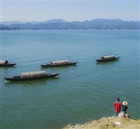 《垂钓千岛湖》
