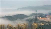 雾绕山城