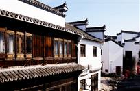 白墙黑瓦的建筑