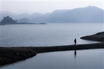千岛山下有鱼船