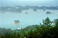 湖光山色烟雨中