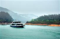 碧水青山烟雨游