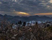 曙光映山乡