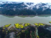 湖景春意
