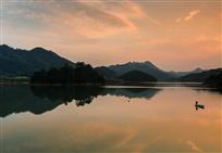 黄昏的千岛湖一景