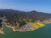 湖畔小村