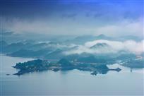 山色空蒙景亦奇