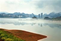 小镇新雨后