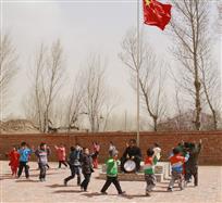 国旗下的师生